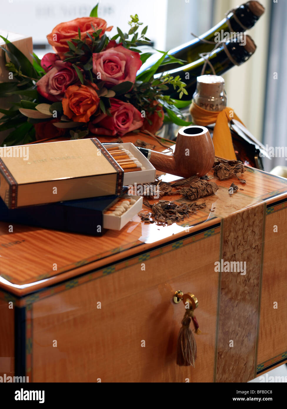 precious humidor with pipe and tobacco Stock Photo Alamy
