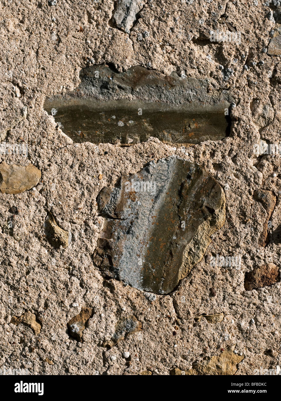 Rendered wall revealing number 7 in stones - France. Stock Photo