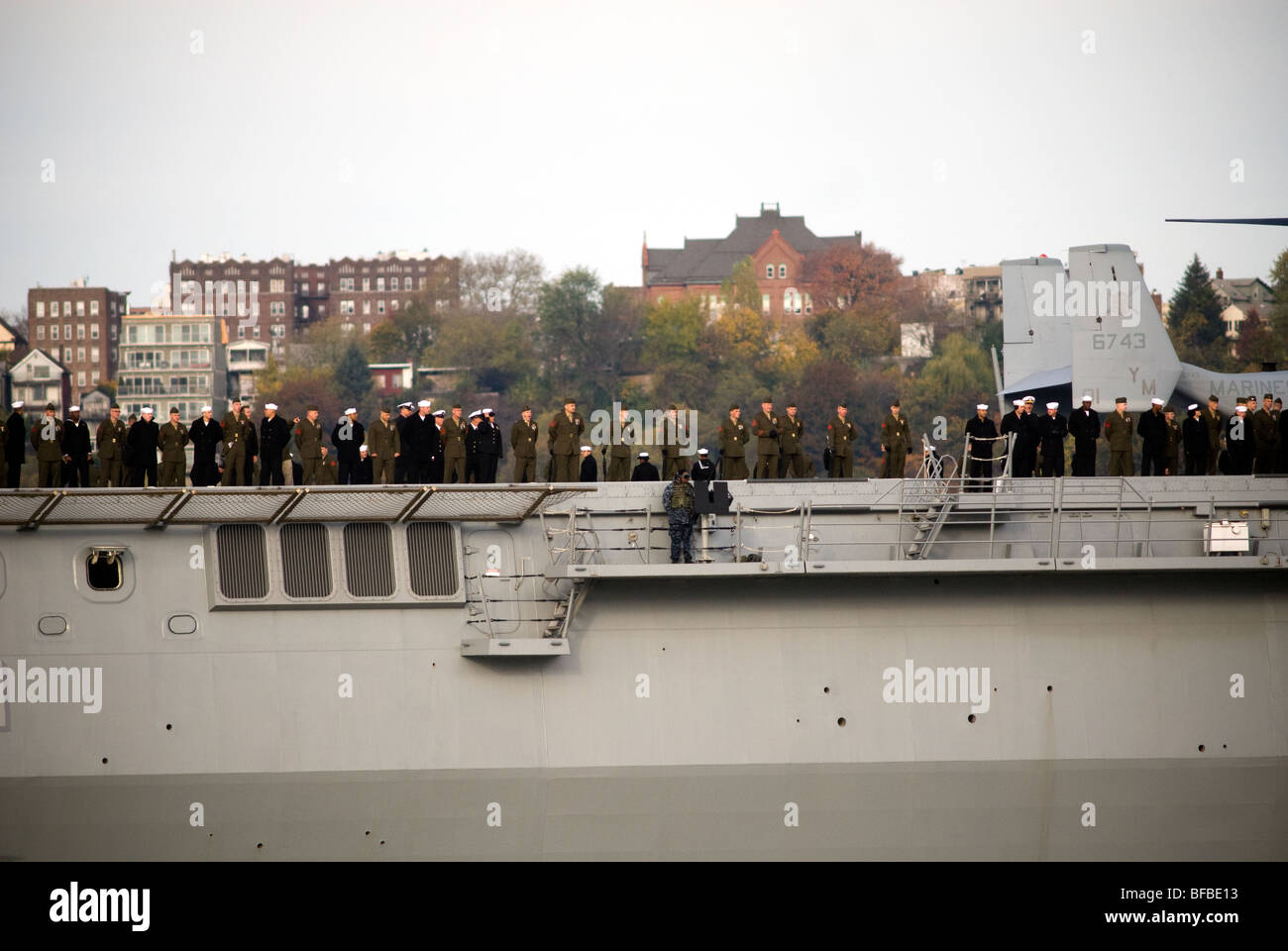The amphibious transport dock, the USS New York LPD-21 travels up the Hudson River on it's arrival in New York Stock Photo