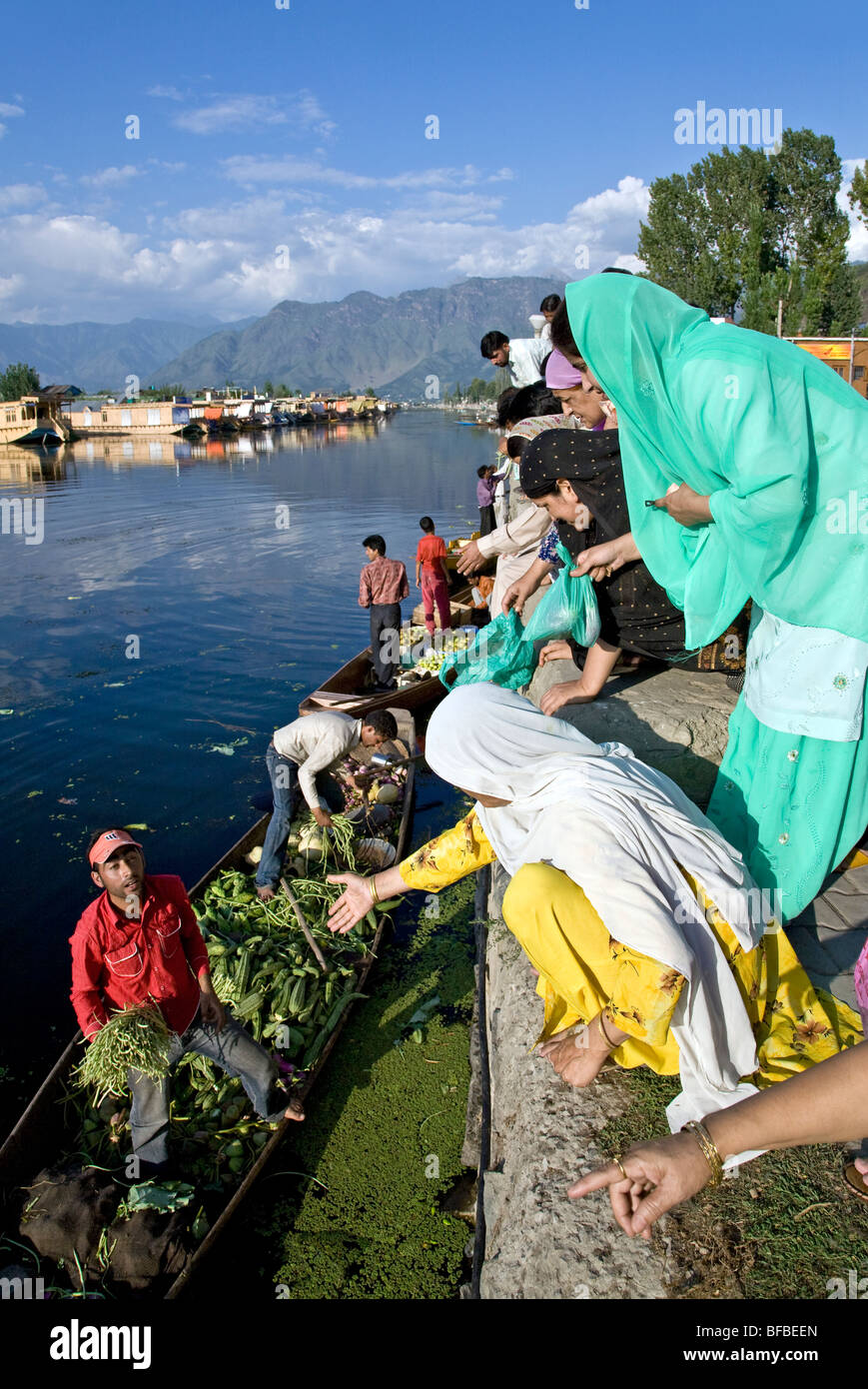 Srinagar vegetables hi-res stock photography and images - Alamy