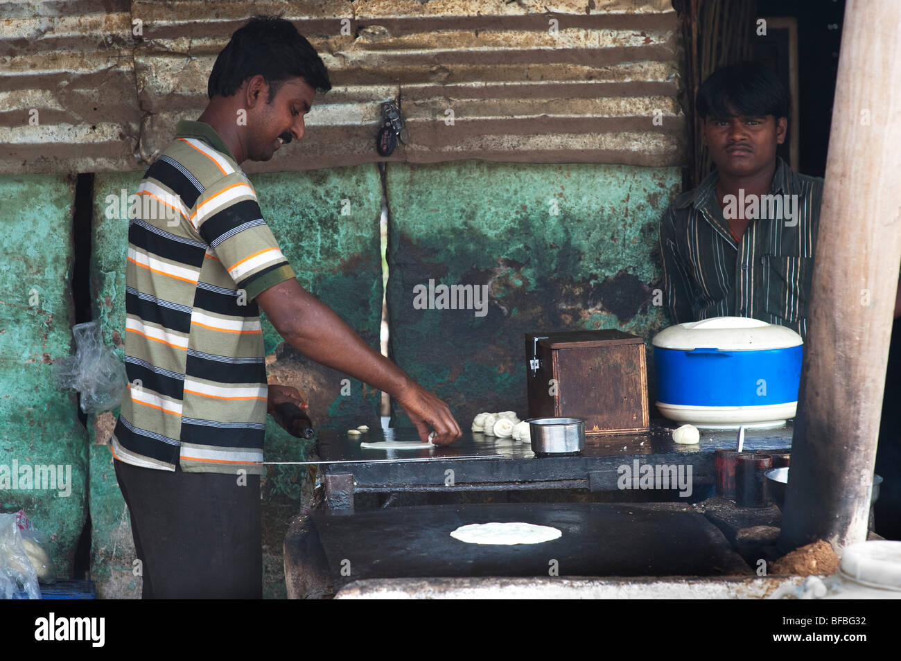 Indian man making chapati's by the roadside. Andhra Pradesh, India Stock Photo