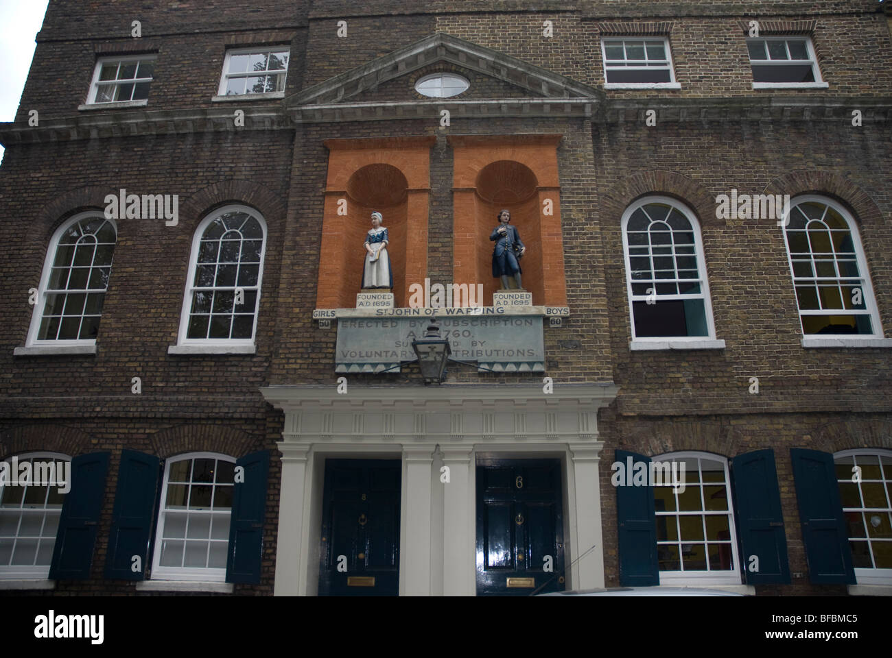 Old graveyard, Scandrett Street, Wapping Stock Photo - Alamy