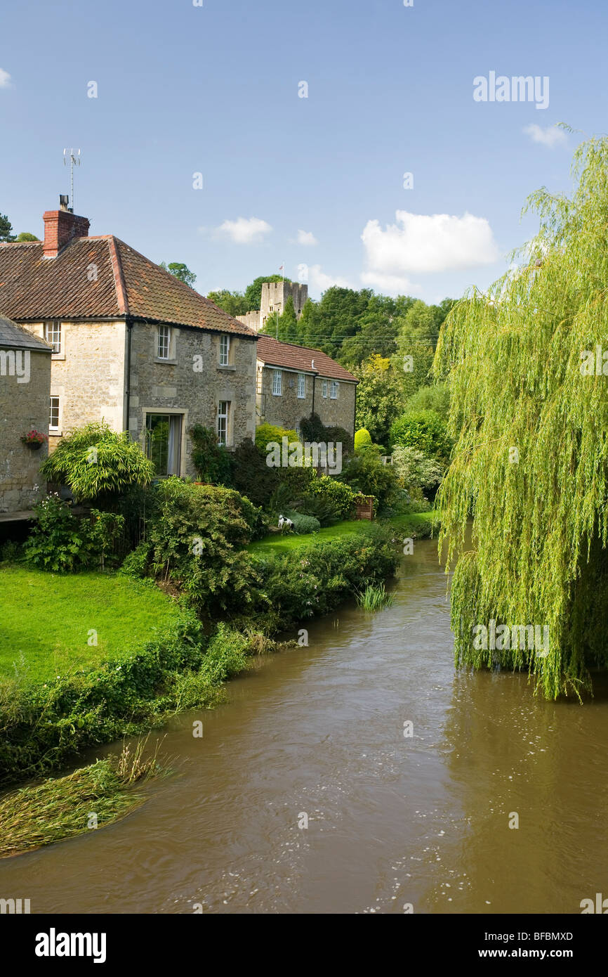 Houses along the River Frome at Farleigh Hungerford with Farleigh Castle in the background Stock Photo