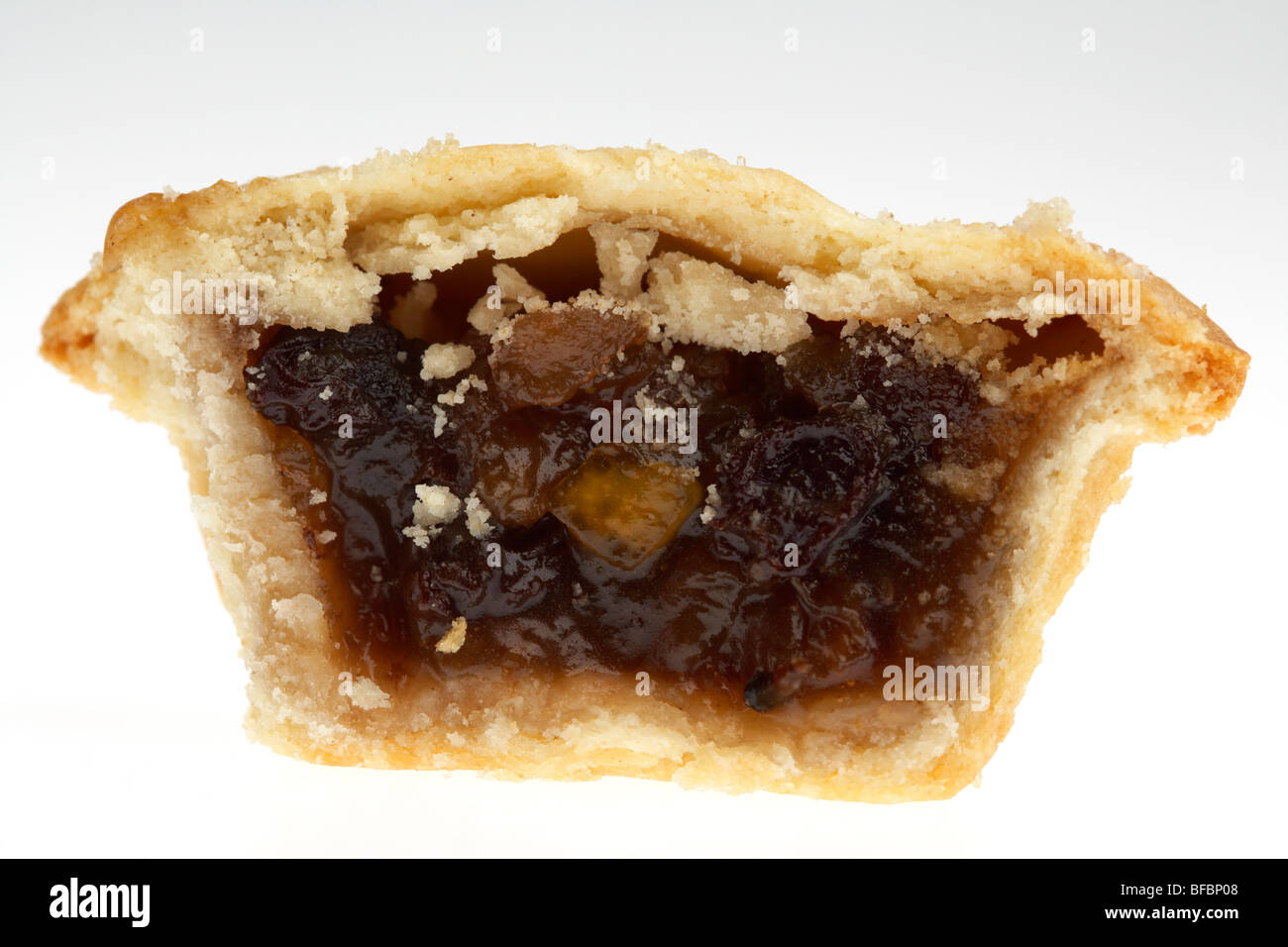 mince pie cut in half showing contents on a white background Stock Photo