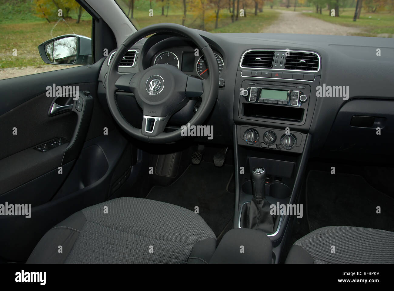 Polo 1.6 TDI - 2009 - silver - five doors (5D) - German subcompact city car a park, interior, dashboard Stock Photo - Alamy