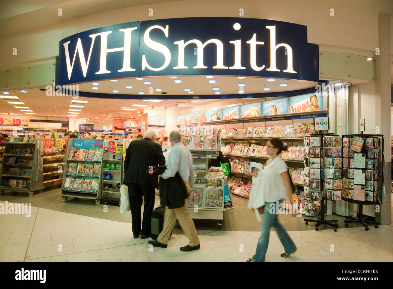 WH Smiths in Departure lounge, Terminal One, Heathrow airport, London UK Stock Photo