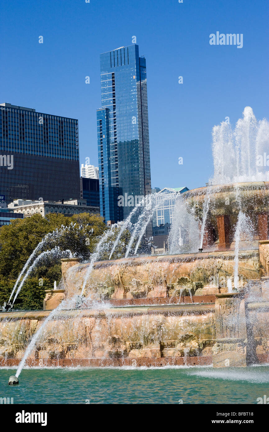 Buckingham Fountain Downtown Chicago Stock Photo Alamy
