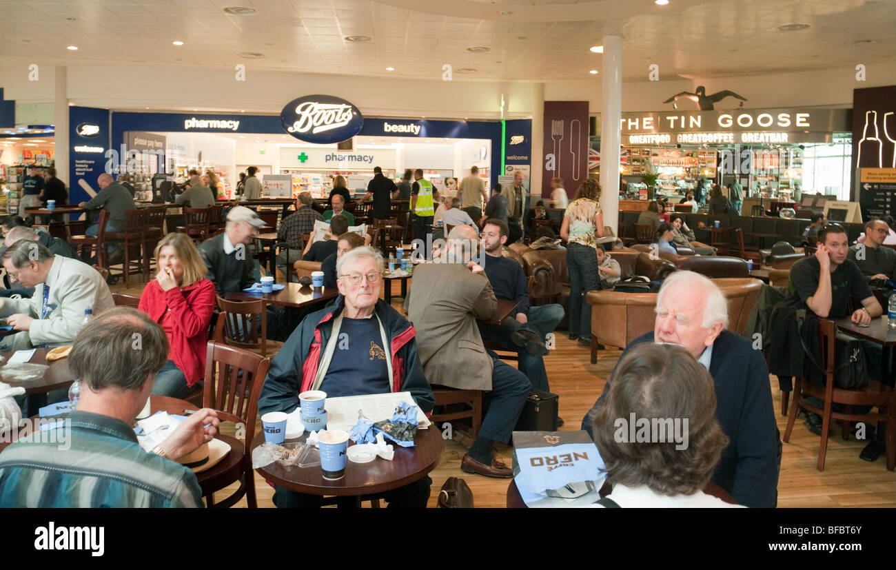 People eating in the cafe, Departure lounge, terminal one, heathrow airport london UK Stock Photo