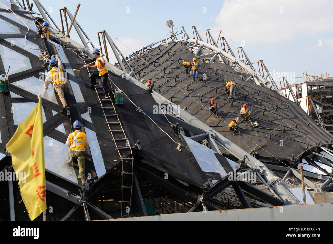 Chinese workers at the construction site of the World Expo 2010 in Shanghai, China. 15-Oct-2009 Stock Photo