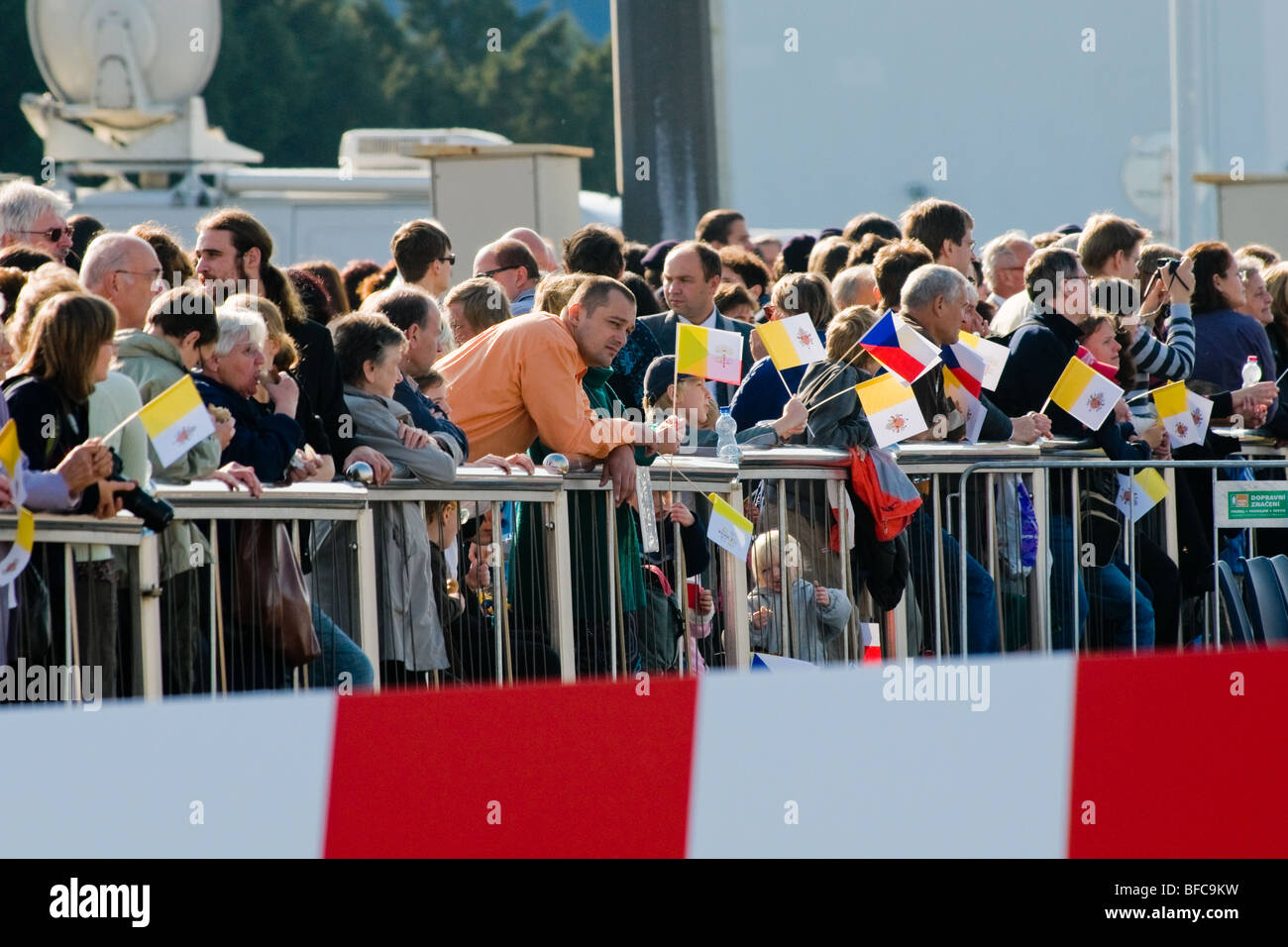 Czech catholic followers waiting for the Pope Benedict XVI at the Prague Airport, Czech Republic, 26 September 2009. Stock Photo