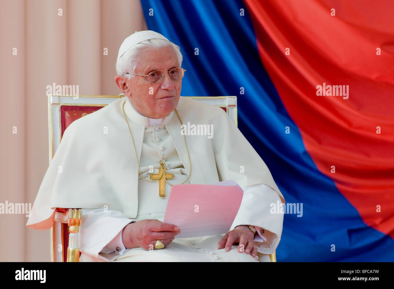 Pope Benedict XVI during the welcome ceremony at the Prague Airport, Czech Republic, 26 September 2009. Stock Photo
