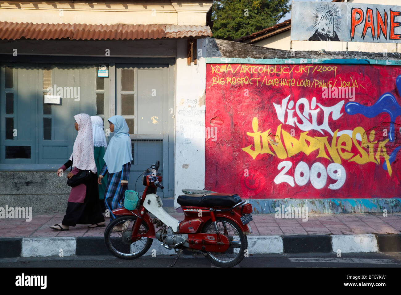 Street scene with Muslim girls in Yogyakarta, Java, Indonesia Stock ...
