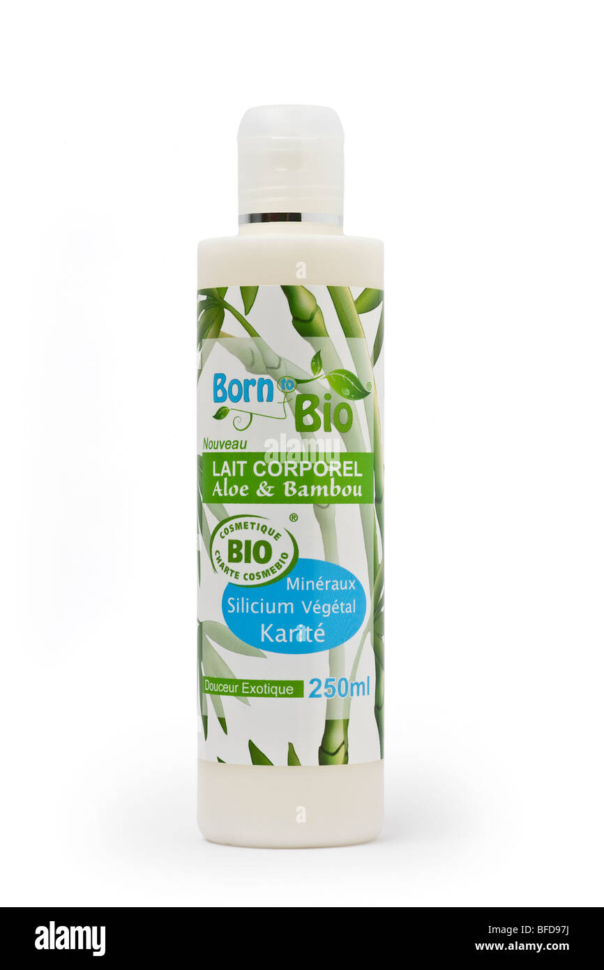 An organic body lotion bottle with aloe and bamboo. Flacon de lait corporel bio à l'aloès et au bambou. Stock Photo