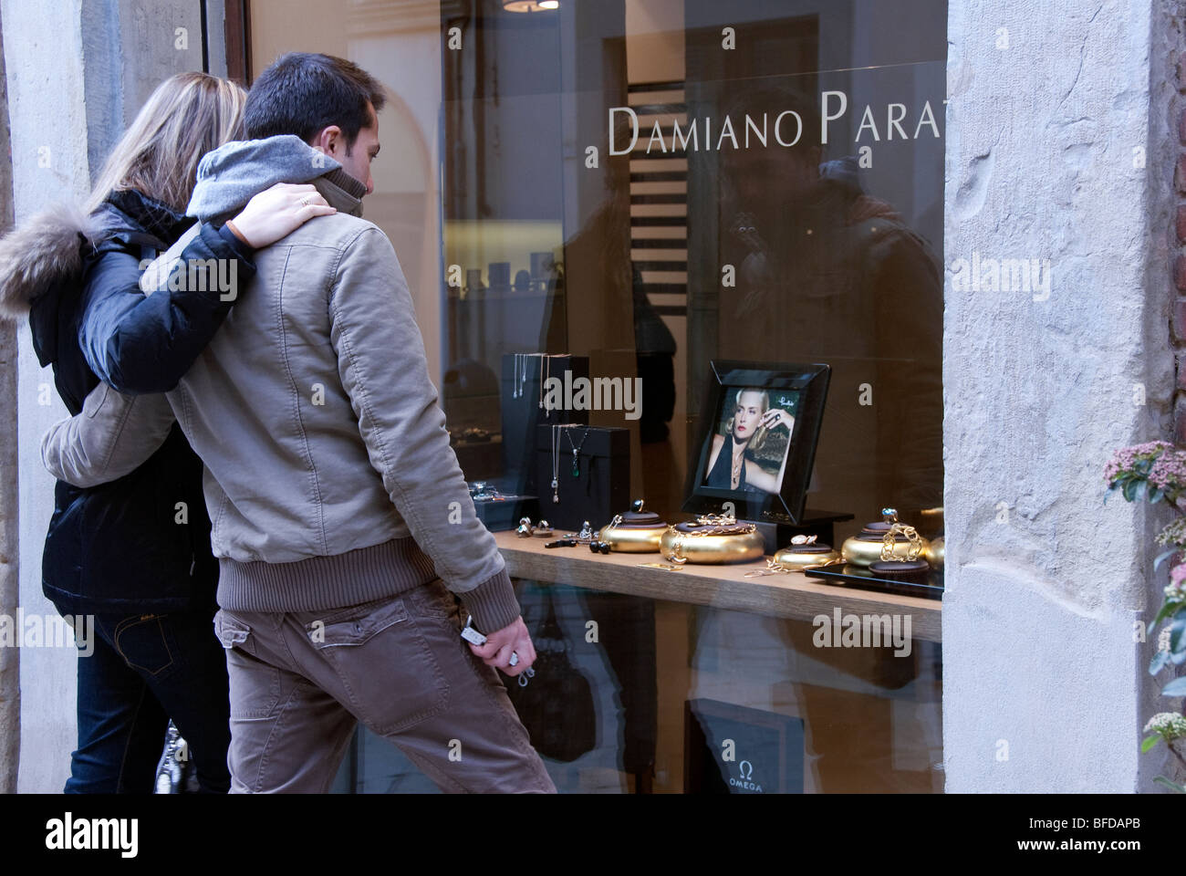Couple looking at wedding rings in shop in Arezzo, Tuscany Stock Photo