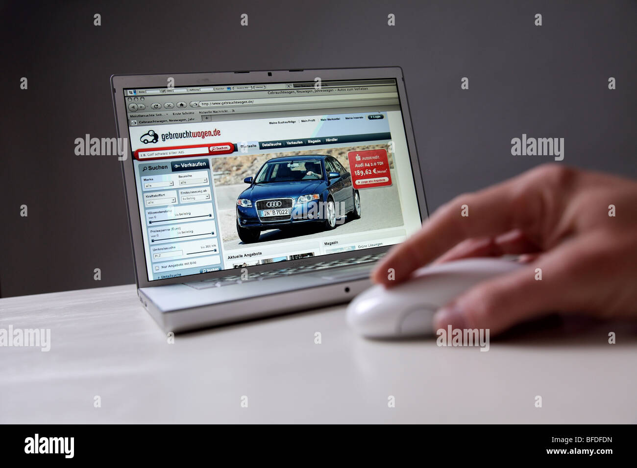 Buying car online hi-res stock photography and images - Alamy