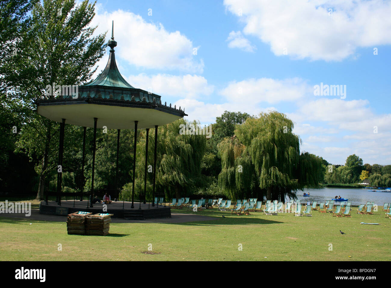 The Bandstand and boating lake in Regent's Park, London Stock Photo