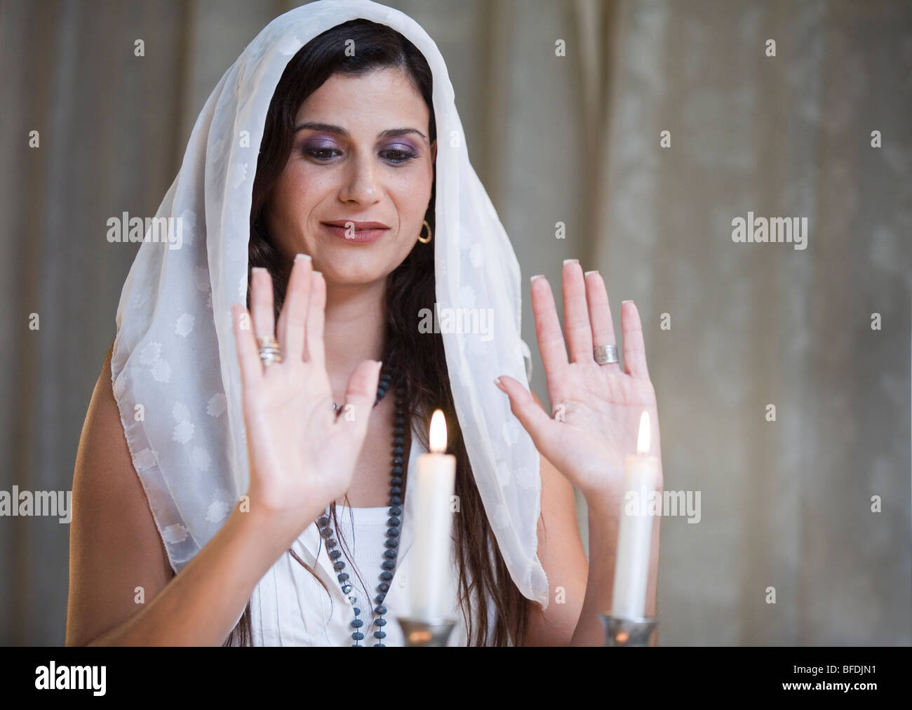 Shabbat candle lighting hires stock photography and images Alamy