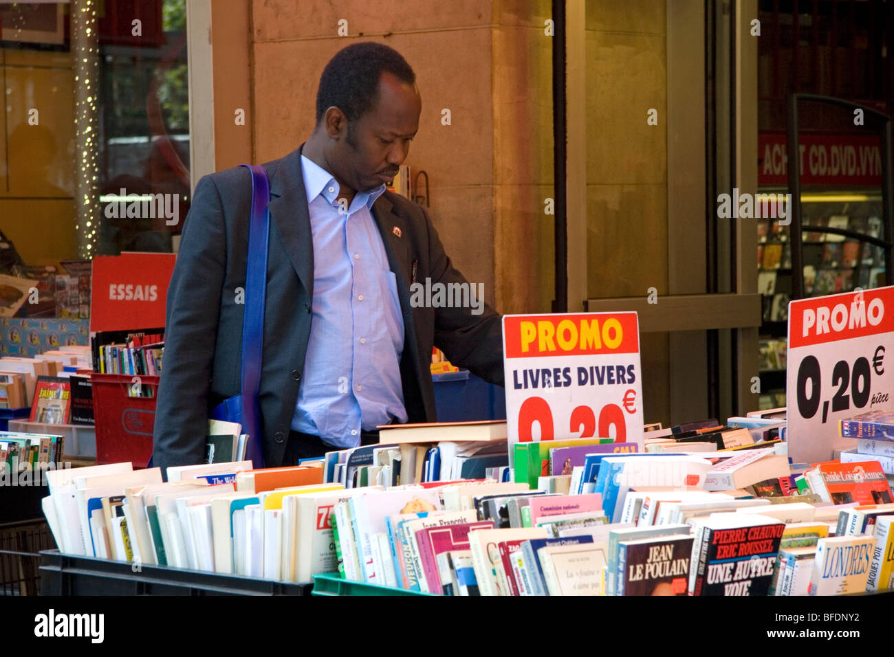 Customer shopping at a bookstore along Boulevard Saint-Michel in the Latin Quarter of Paris, France. Stock Photo