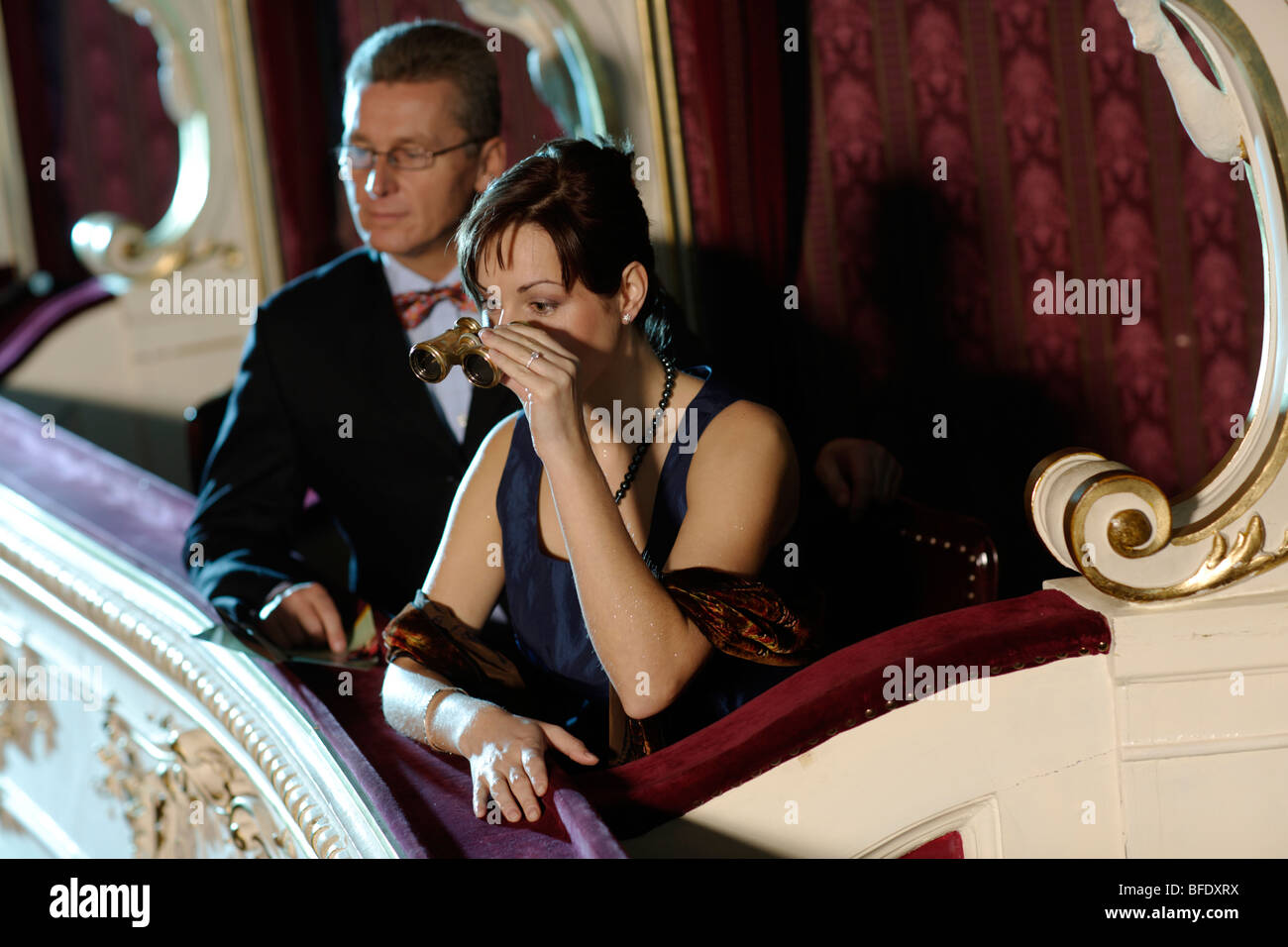 Opera glasses hires stock photography and images Alamy