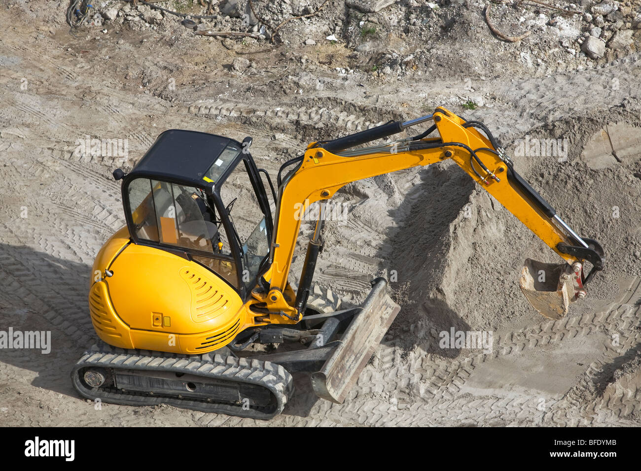 Mini excavator hires stock photography and images Alamy