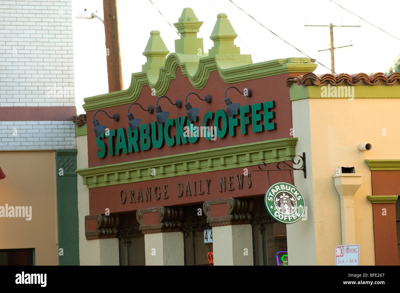 Starbucks store sign hi-res stock photography and images - Alamy