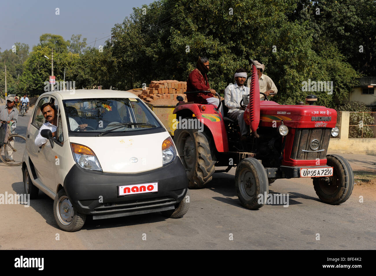 South Asia, India, Banda, U.P. , mini car TATA Nano of indian car manufacturer TATA Motors and Mahindra tractor Stock Photo