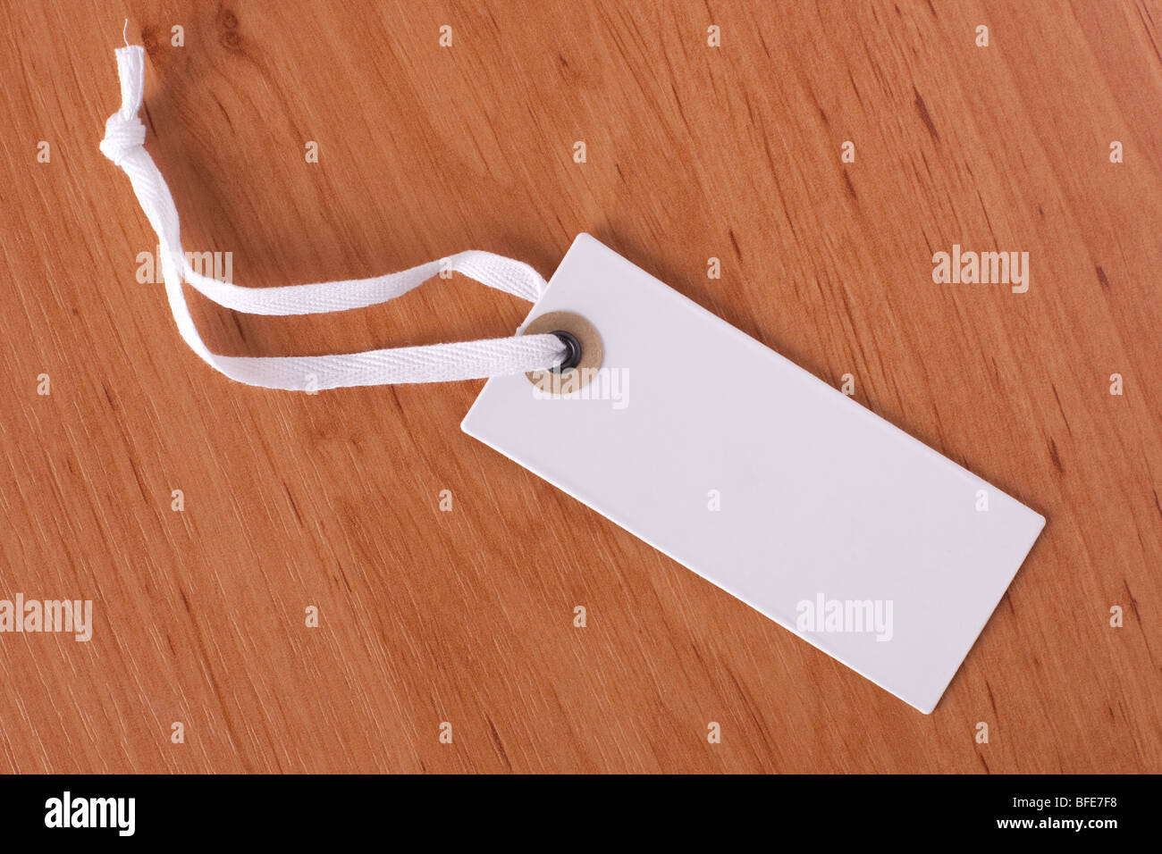 the blank price tag label on wooden background Stock Photo - Alamy