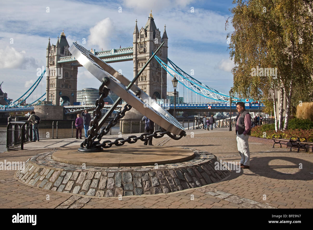 London ; St Katharine's Dock ; Sundial by Wendy Taylor, 1973 ; October 2OO9 Stock Photo