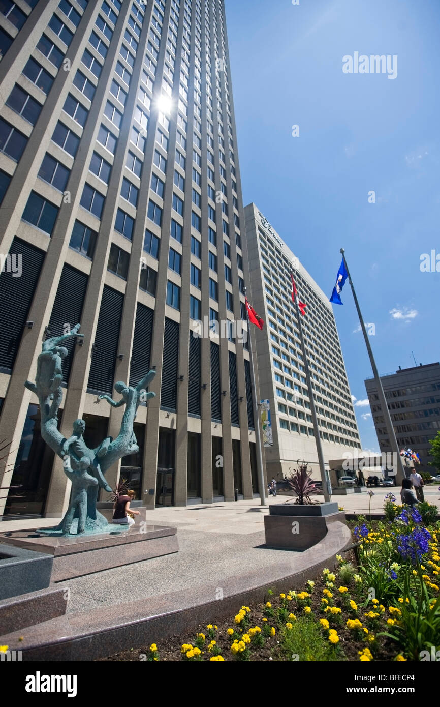 Bronze sculpture of children playing in a tree titled 'Free Children' outside Richardson Building in Winnipeg Manitoba Canada Stock Photo