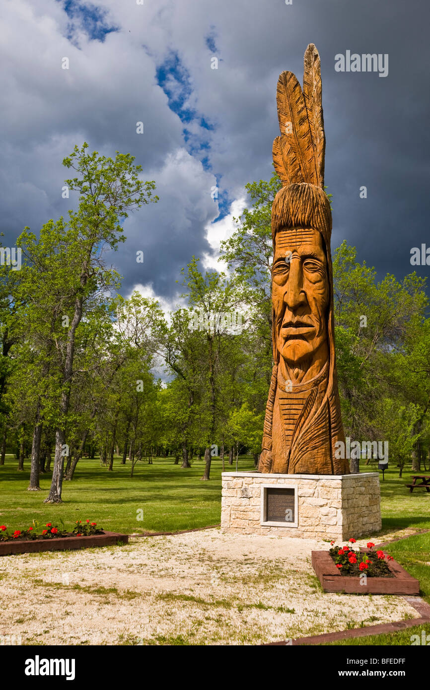 Cedar carving of an Indian head named Whispering Giant in Winnipeg Beach Provincial Recreation Area Winnipeg Beach Manitoba Cana Stock Photo