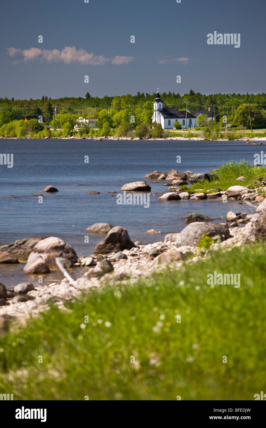 Rocky shoreline of Lake Winnipeg, Hecla Provincial Park, Hecla Island