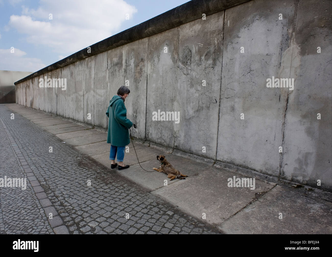 Berlin wall 2009 1989 Germany Unified positive forward history War Cold War end East West Divide city Berlin Wall Maur Stock Photo