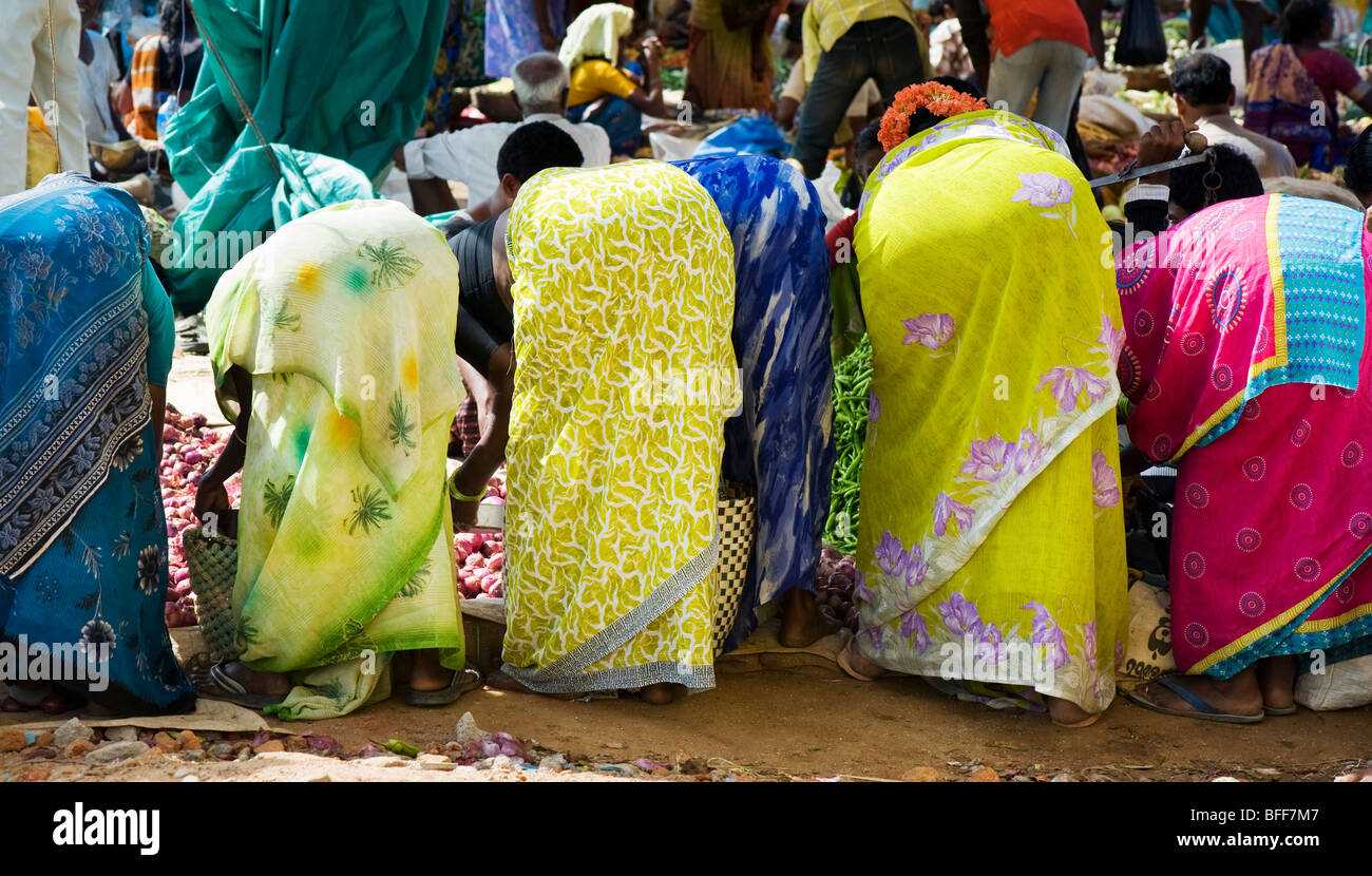 Desi Indian bending over Indian women bending over buying vegetables from an Indian ...