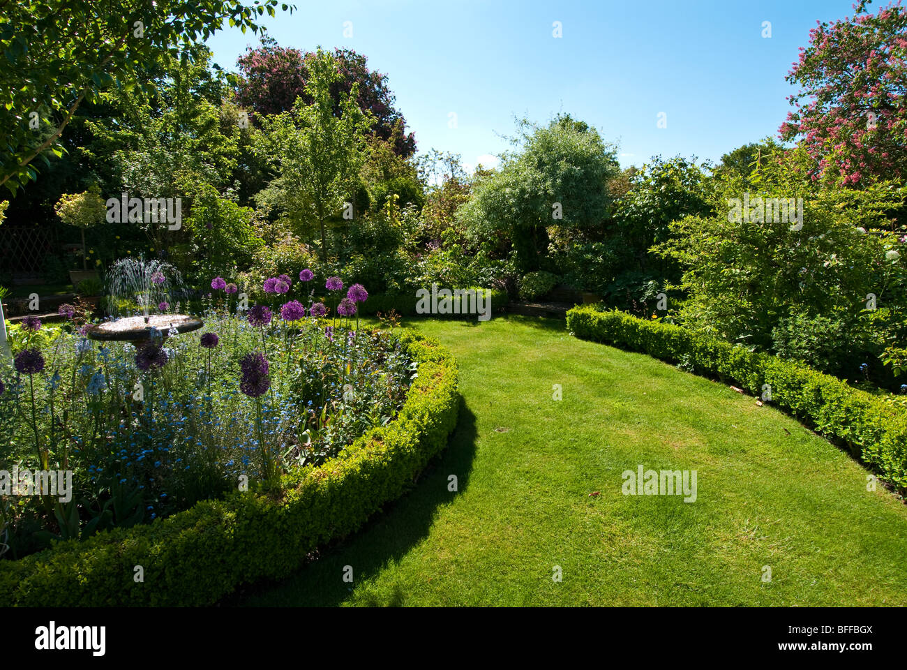 An English country garden Stock Photo - Alamy