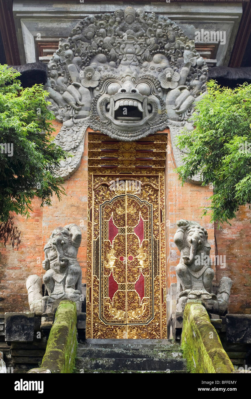 Door and Statues at a Hindu temple in Bali, Indonesia Stock Photo - Alamy