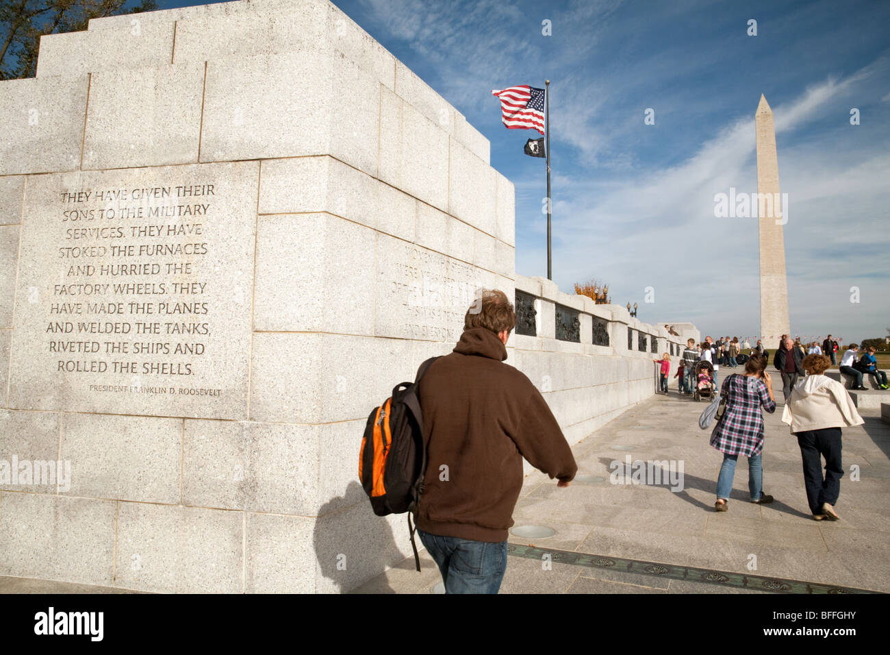 Tourists at The World War 2 Memorial, with the Monument in the background, Washington DC, USA Stock Photo