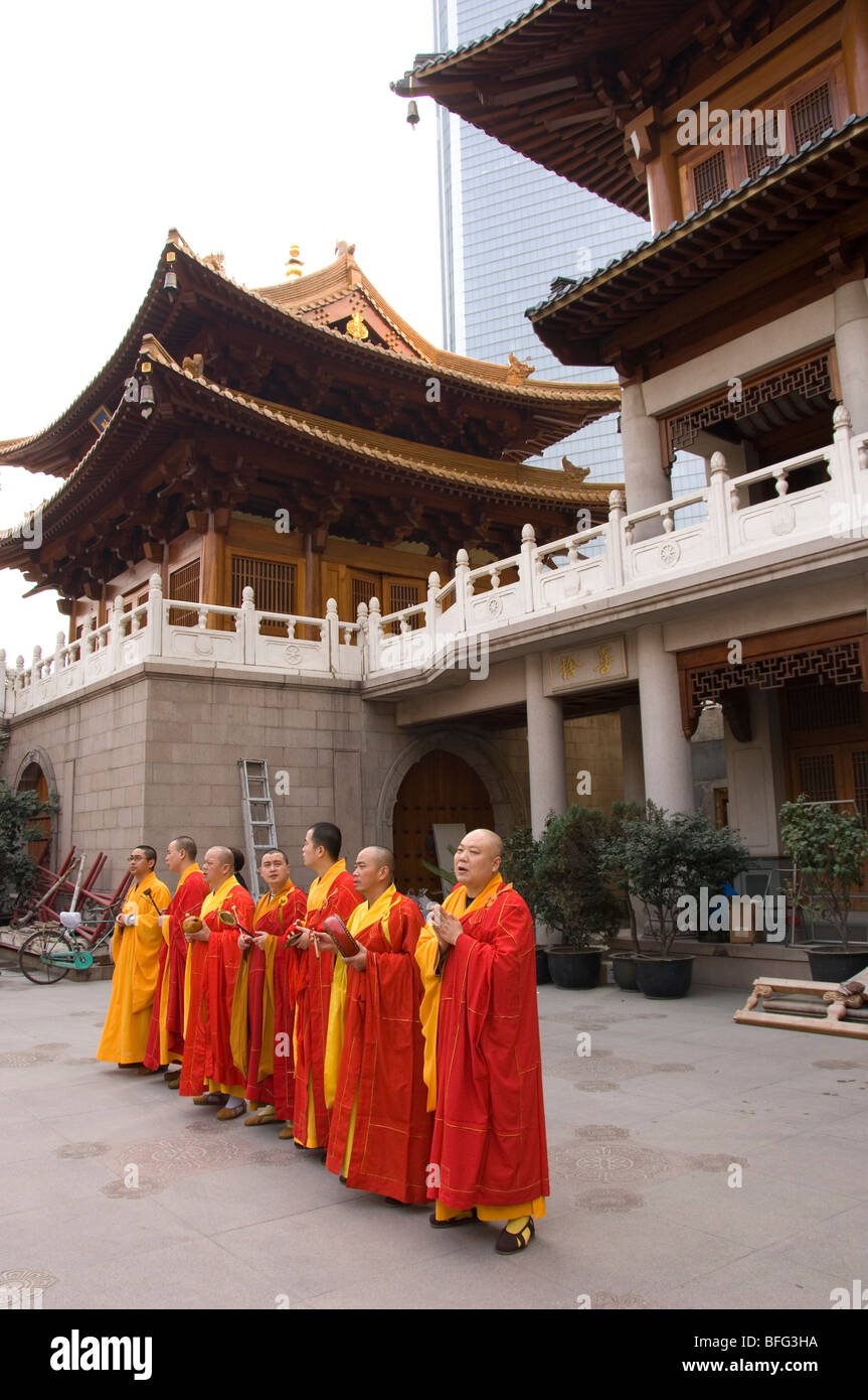 Buddhist monks in front courtyard of Jing'An temple in Shanghai, China. Stock Photo
