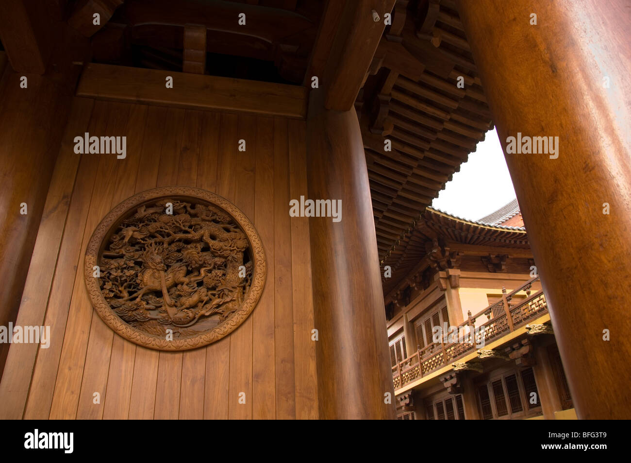 Newly rebuilded wooden wall of the main temple hall of the Jing'An temple in Shanghai. China. Stock Photo