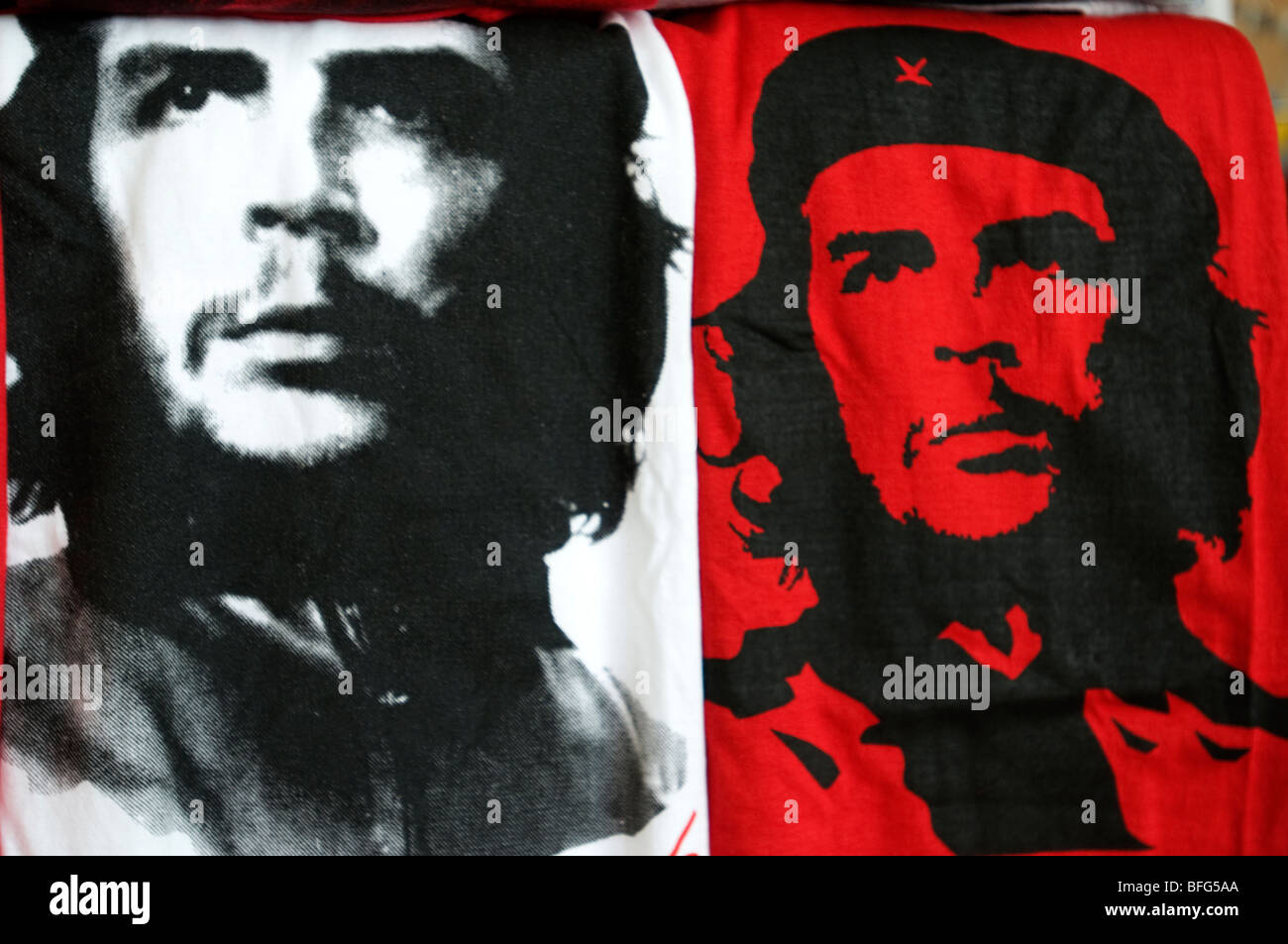 Souvenir t shirts with iconic Che Guevara image for sale in Cuba Stock Photo