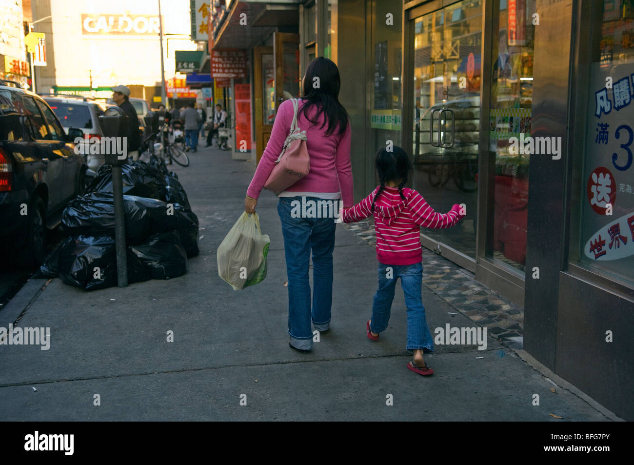 People shopping in the Chinese neighborhood of Flushing, Queens in New York Stock Photo