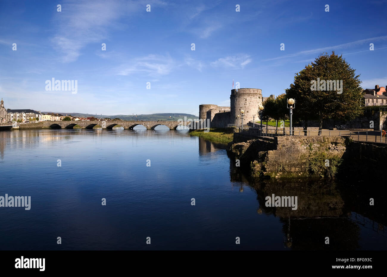 The 13th Century Thormond Bridge and King John's Castle, River Shannon, Limerick City, Ireland Stock Photo