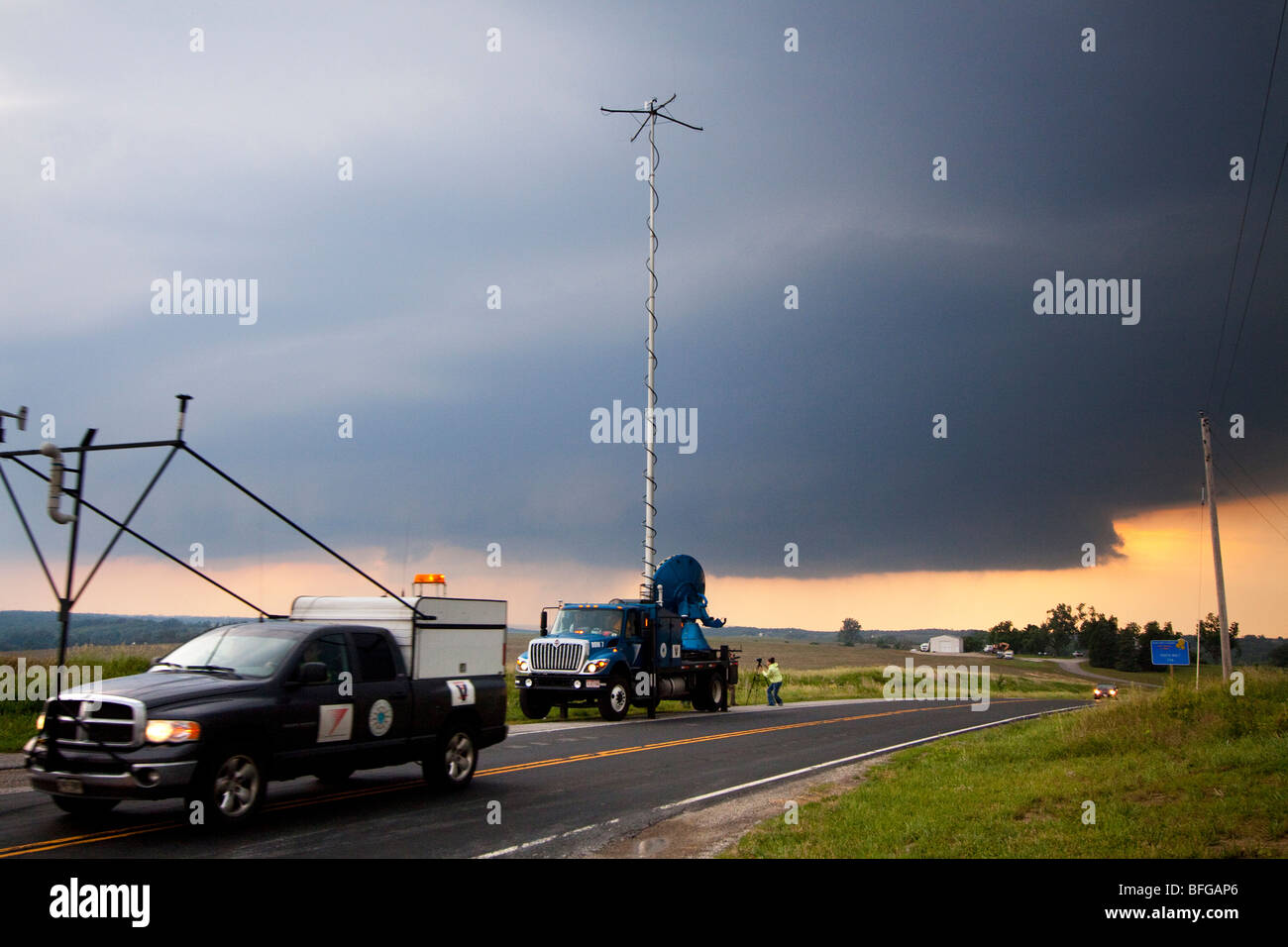 Doppler radar truck hires stock photography and images Alamy
