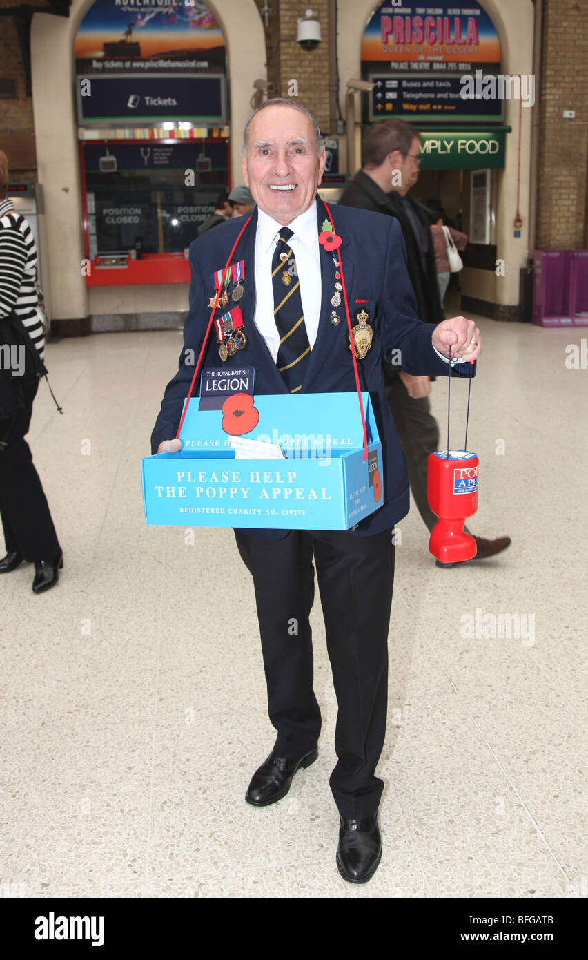 Poppy seller, Charing Cross Station, London UK England Stock Photo Alamy