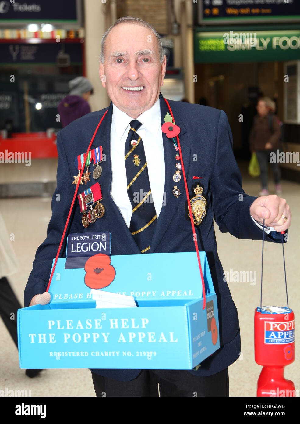 Poppy seller, Charing Cross Station, London UK England Stock Photo Alamy