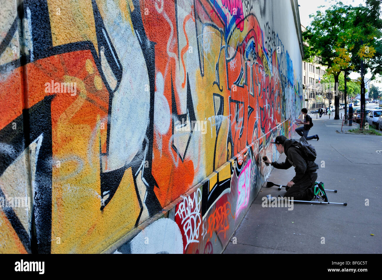 Paris Graffiti With Person High Resolution Stock Photography and Images ...