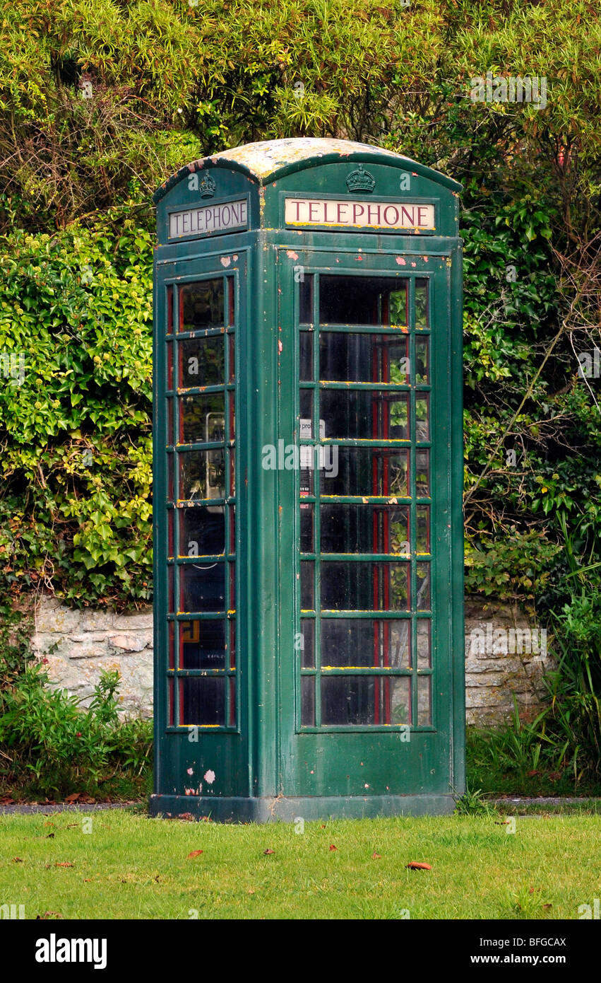 Green telephone box or kiosk, Britain, UK Stock Photo