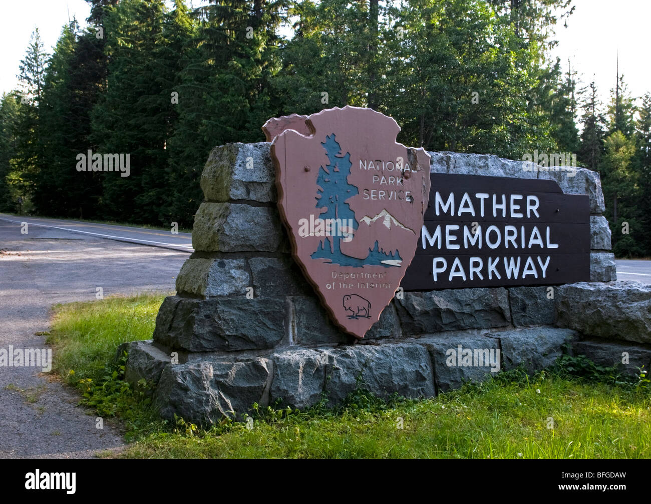A National Parks Sign for Mather Memorial Parkway, SR 410 in Washington State. Stock Photo