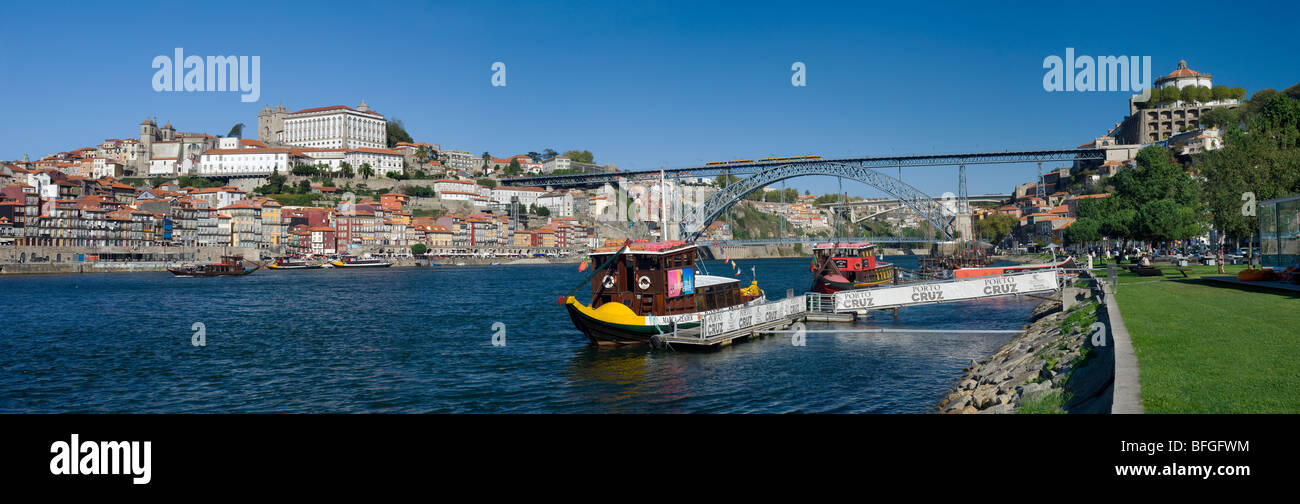 Portugal, the Costa Verde, Porto, tourist excursion boats on the river bank at Vila Nova de Gaia and the old town Stock Photo