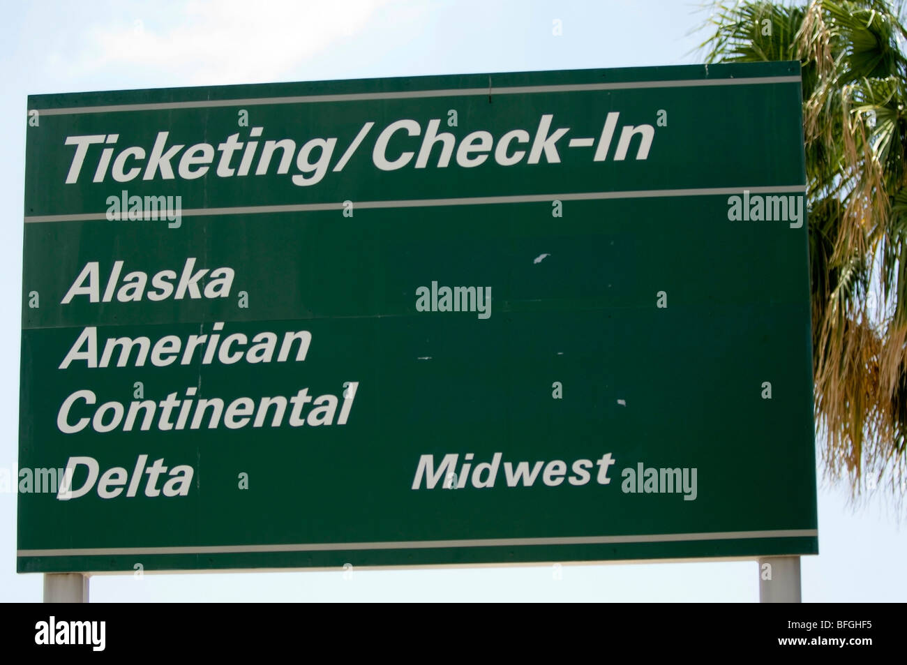 Airport Ticketing/CheckIn at the John Wayne Orange County Airport