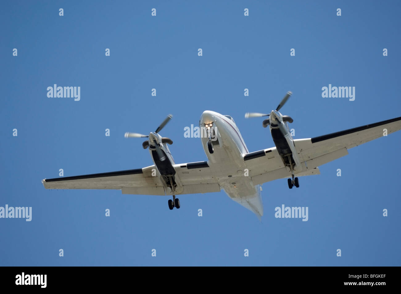 Twin turboprop engines hires stock photography and images Alamy